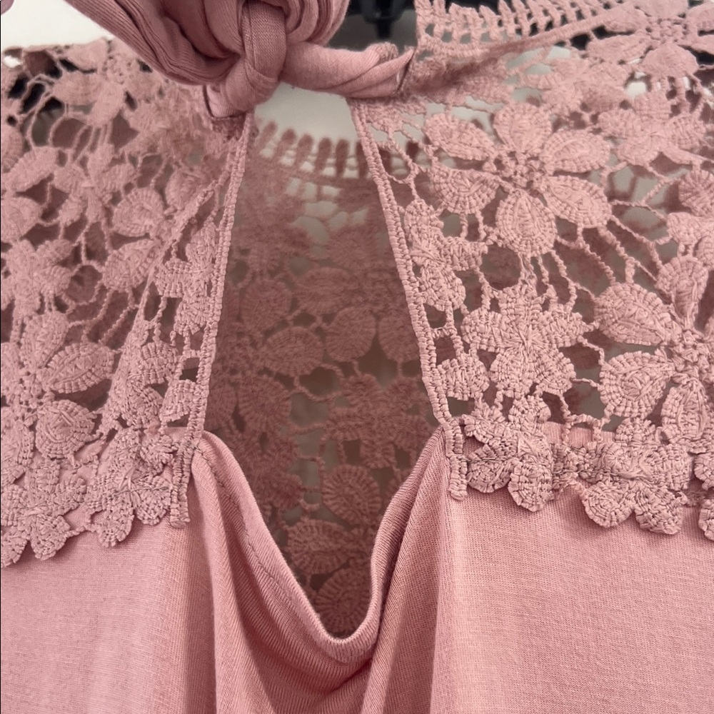 Chic Mauve Lace Bodysuit - Picture 6 of 7